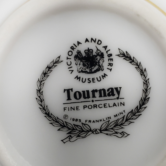 Victoria and Albert Museum Victorian Reproduction Tourney Mini Teapot England - Picture 3 of 9